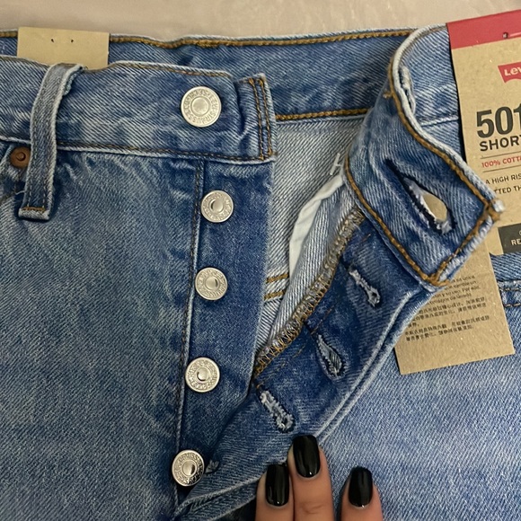 Women Levi’s 501 Distressed Denim Shorts - Picture 3 of 8